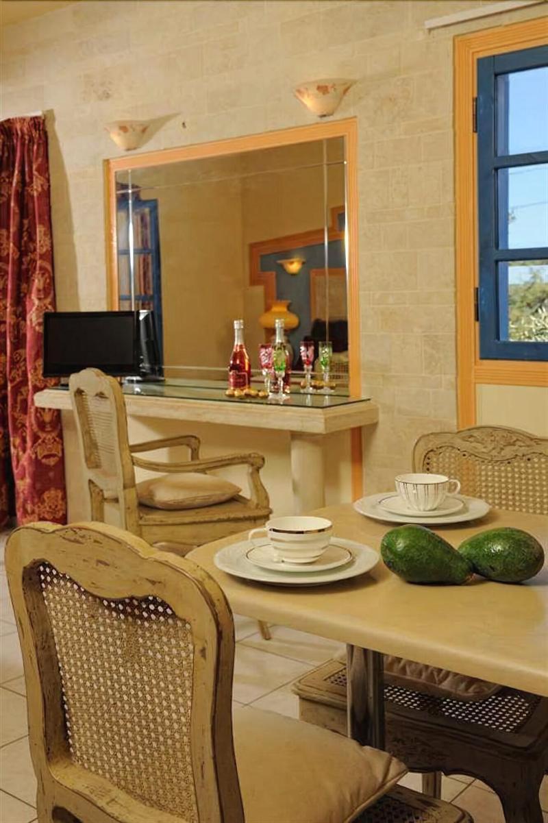 Parthenis Hotel & Suites 말리아 외부 사진